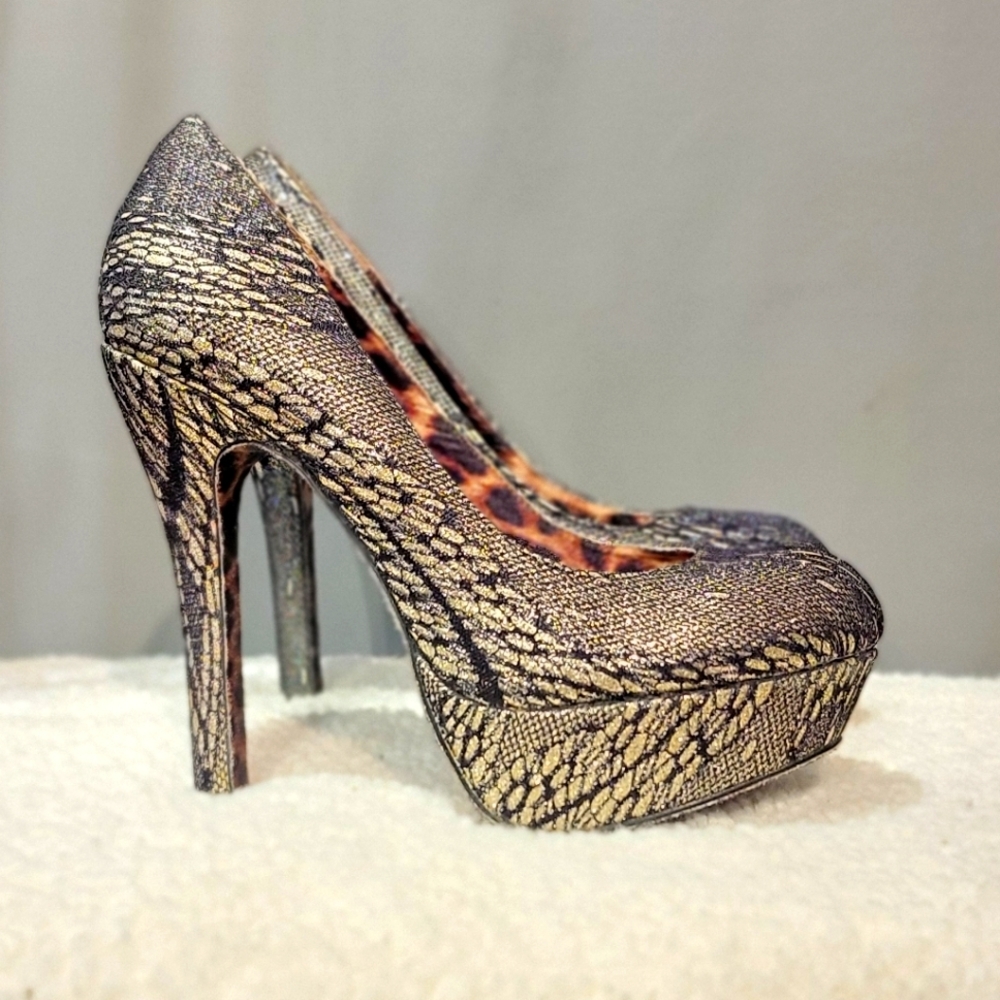 Juicy Couture Diskko Womens Lace High heel Pump